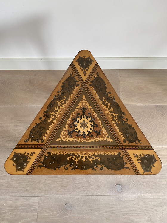 Image 1 of Table d'appoint vintage en forme de boîte à musique de style rococo italien