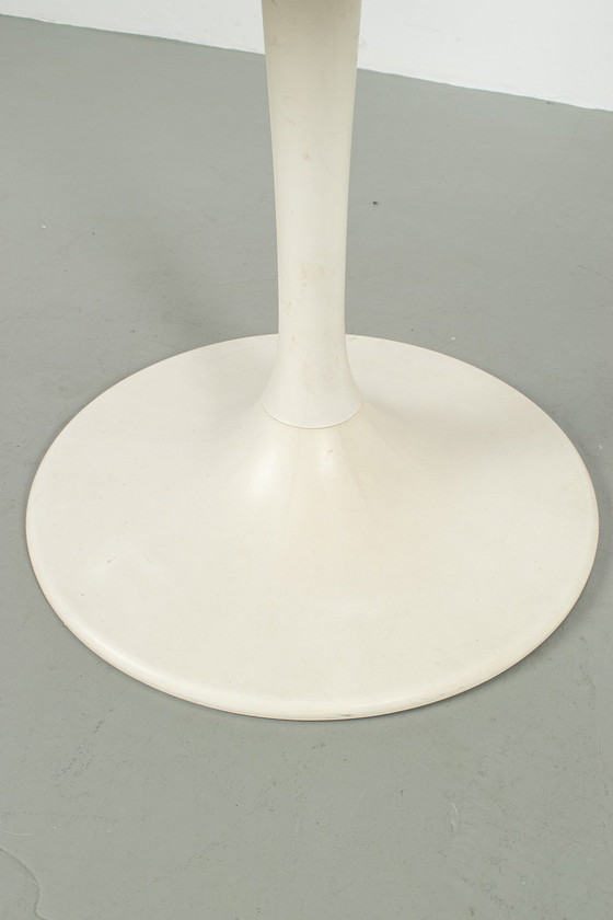 Image 1 of Tulpvoet tafel