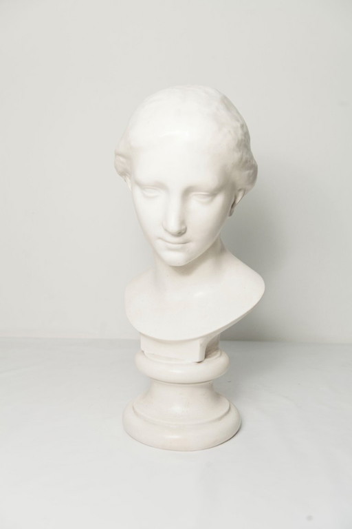 Busto de mármol de una mujer, 43 cm, Museo del Louvre, 1445