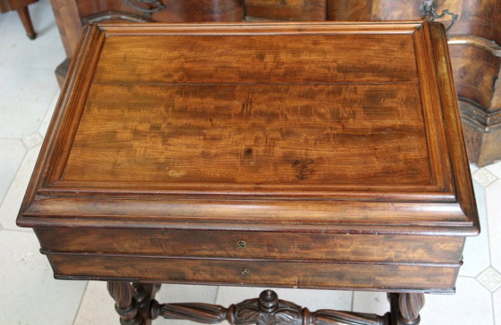 Image 1 of Klassieke Franse decoratie: vintage mahoniehouten naaitafel, hal uit het midden van de 19e eeuw.