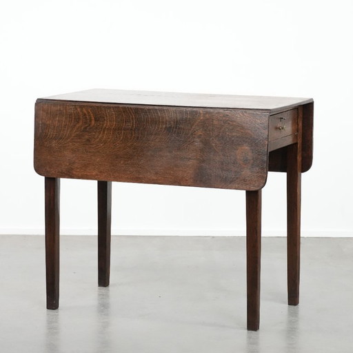 Antique English drop-leaf side/dining table made of oak from the 19th century with a drawer.