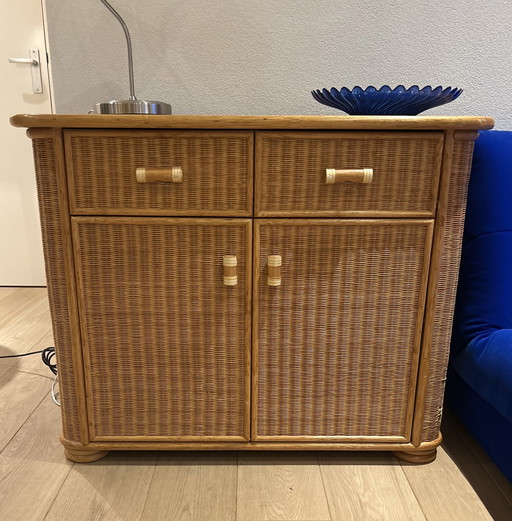 Beautiful chest of drawers from the 80s with rattan and bamboo.
