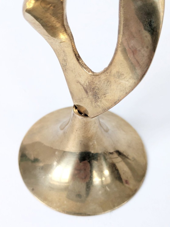 Image 1 of Set van 3 vintage messing kandelaars uit het midden van de 20e eeuw, verschillend van vorm met gedraaide en torsade-details.