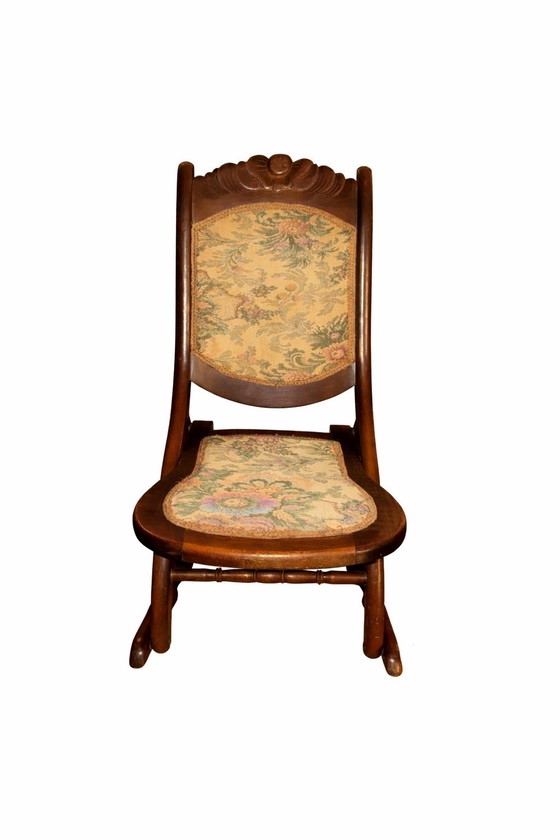 Image 1 of Sedia a dondolo in legno vittoriana della fine del XIX secolo con rivestimento floreale originale.