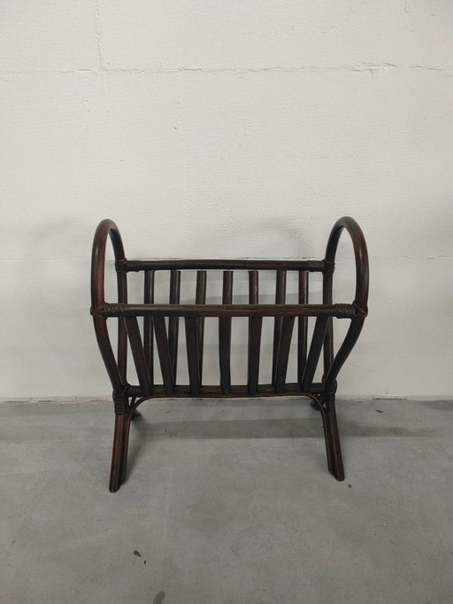 Vintage rattan magazine holder/reader