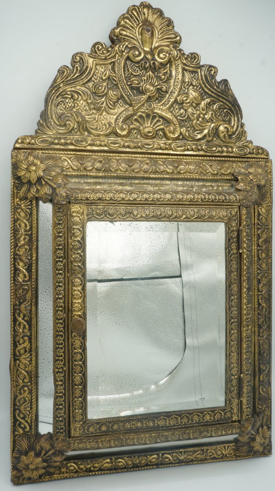 Image 1 of Niederländischer antiker, verzierter Messing-Galeriespiegel, Bürsten, Wandglas, Kupferschrank