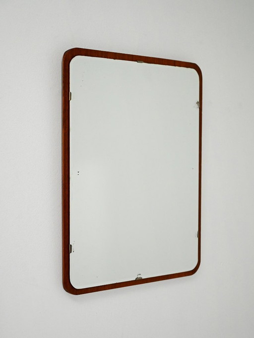 Scandinavische spiegel met teakhouten frame