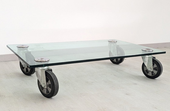 Image 1 of Table basse - Cristal - Table basse en cristal, sur roulettes, dans le style de Gae Aulenti
