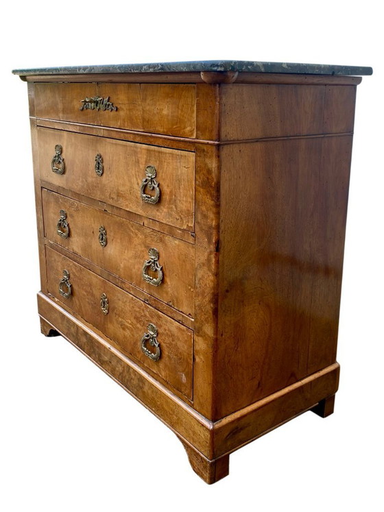 Image 1 of 19e-eeuwse ladekast van Louis Philippe, vervaardigd uit wortelnotenhout met een marmeren blad.