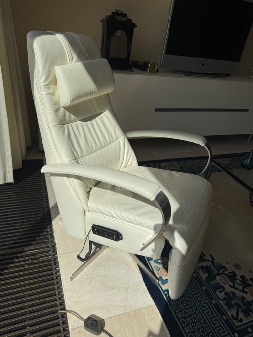 Poltrona elevatrice elettrica bianca Lee di spicco