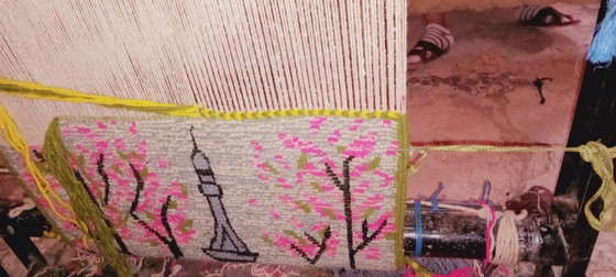 Image 1 of Tappeto marocchino in lana fatto a mano – motivo Torre Eiffel – verde, rosa, grigio – pezzo unico