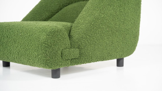 Image 1 of Hedendaags paar fauteuils met voetenbank, groene bekleding, Italië