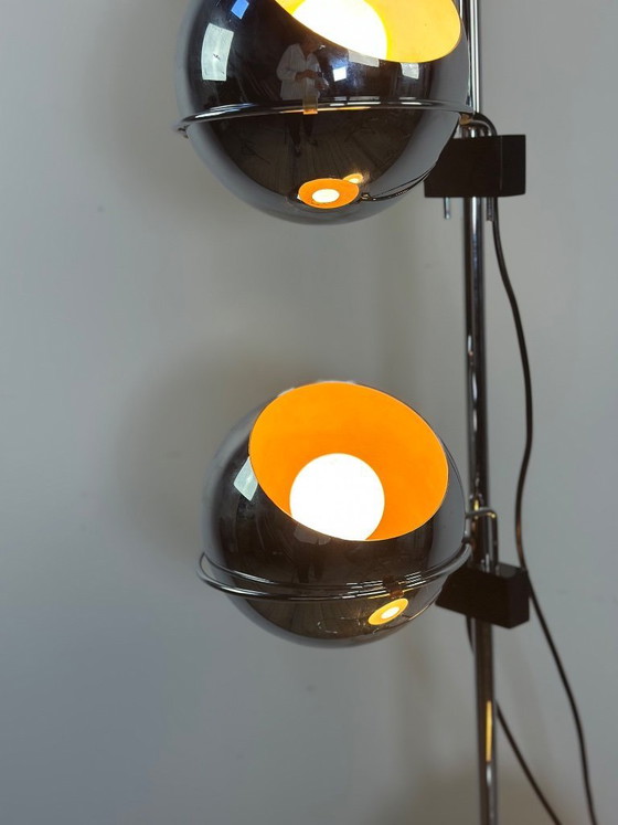 Image 1 of Vintage vloerlamp in ruimtetijdstijl met "oogbol" en 3 chromen bollen, jaren 70.