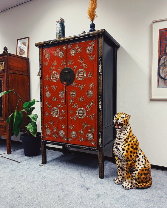 Image 1 of Vintage Chinese kast rood