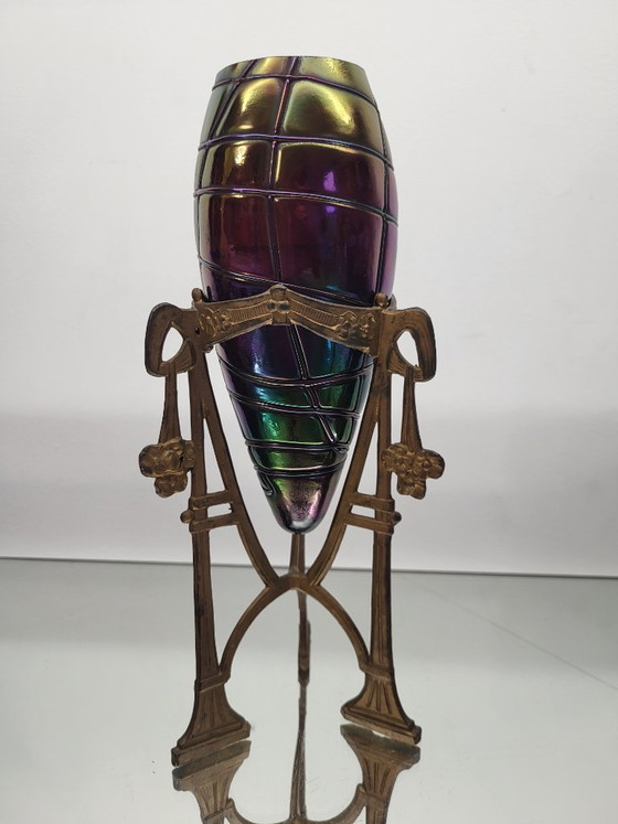 Jarrón de cristal iridiscente Loetz en latón, estilo Art Nouveau, Bohemia, ca. 1900. – Jarrones, Glass (photo 6 of 10)