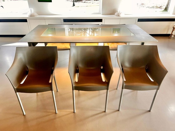 Image 1 of Mesa de comedor y 6 sillas de diseño de Philippe Starck.