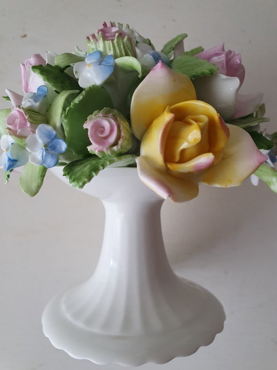 Image 1 of Copa de flores antigua de Royal Doulton con pie - Pastel - En perfecto estado - 13x13cm