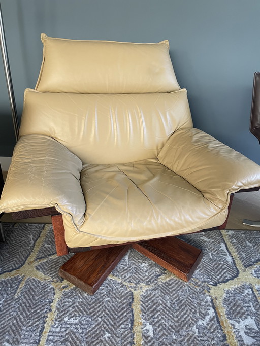 Fauteuil en cuir lourd