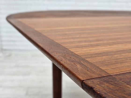 Image 1 of Table ronde de salle à manger pliante danoise des années 1960, en bois de teck, état d'origine