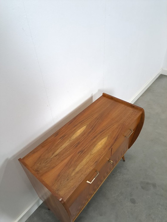 Image 1 of Kastje met geblokt fineer en messing grepen en poten