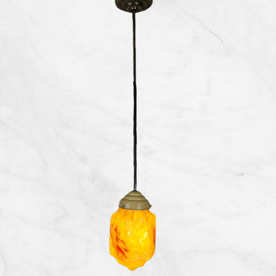 Image 1 of Suspension Art Déco ancienne en verre opalin marbré ambré