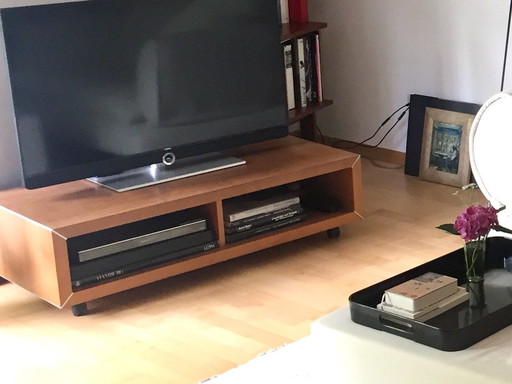 Table basse/meuble TV Lignet Roset : bois massif sur roulettes : 108 x 61,5 x 31 cm