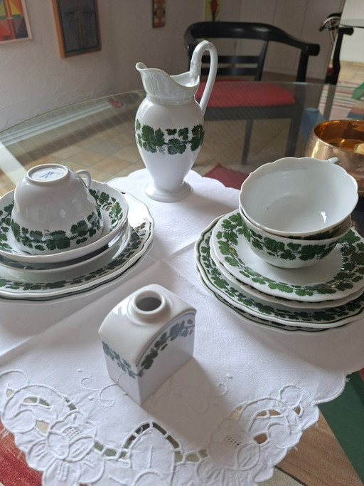 Porcelaine de Meissen, motif feuille de vigne, 13 pièces