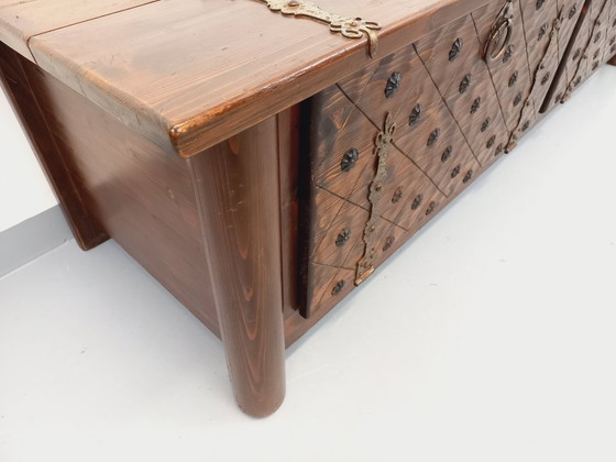 Image 1 of Een laag, brutalistisch dressoir van Georges Robert, gemaakt van donker grenenhout, uit de jaren 50/60.