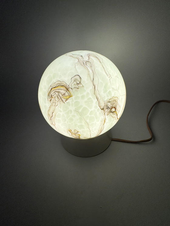 Image 1 of Lampada da soffitto vintage verde opalino con effetto marmo: un'attrazione retrò suggestiva