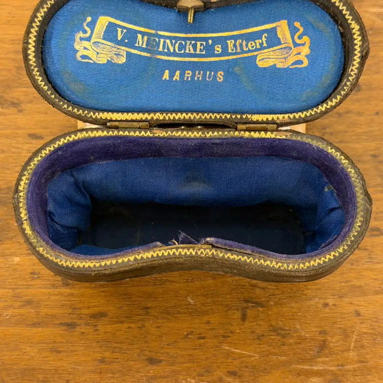 Antique Mother-of-Pearl Opera Glasses with storage box, Decorative Objects, Chesterfield (photo 9 of 10)