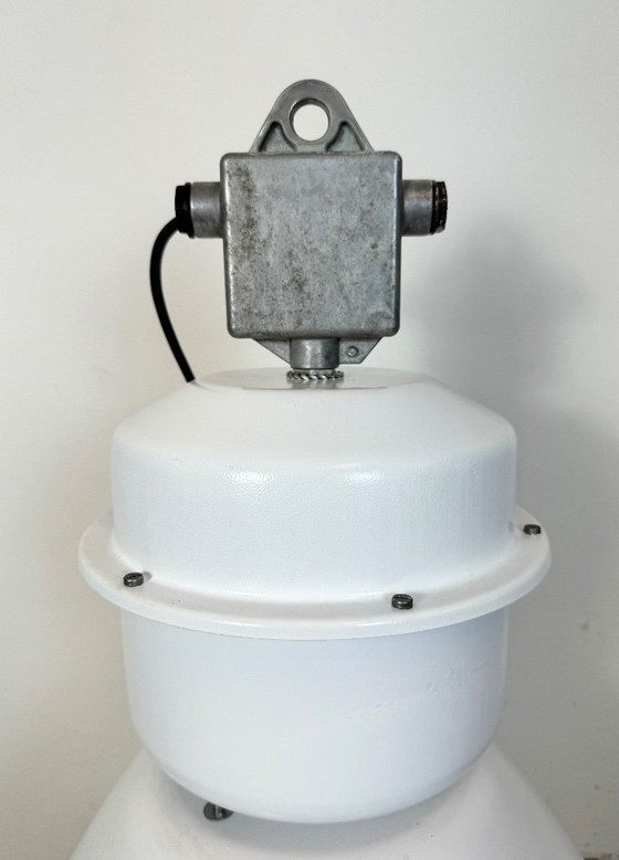 Image 1 of Grote witte geëmailleerde industriële fabriekslamp van Elektrosvit, jaren 90