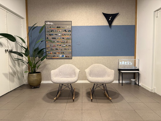 Herman Miller | Eames | RAR | Crème Fiberglass & Grijze Bouclé | 2 Stuks – Schommelstoelen, Metal, Textile (photo 14 of 14)