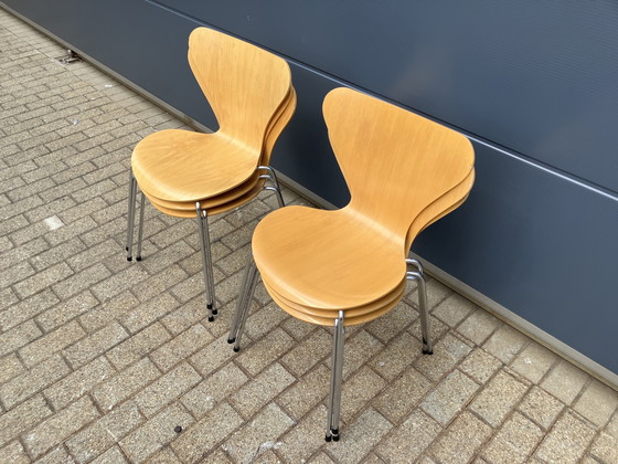 Image 1 of Fritz Hansen series 7 Butterfly chairs natural wood 1988
