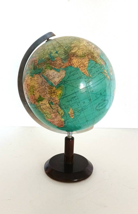 Image 1 of Globe terrestre sur socle en bois années 50