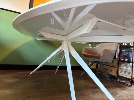 Design Dining table Nouvel, white oval top 240 x 130 and base – Goossens, Mdf, Metal (photo 5 of 5)
