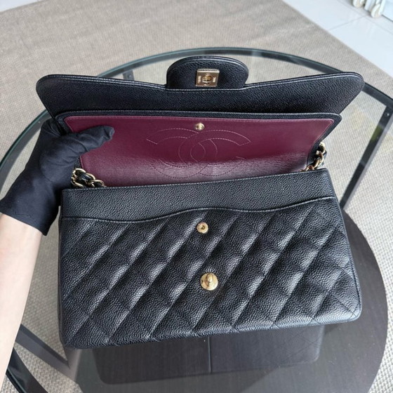 Image 1 of Borsa Chanel Classic Flap Jumbo - Caviar 30 cm, doppia patta, pelle di vitello martellata trapuntata, nera, con finiture dorate.