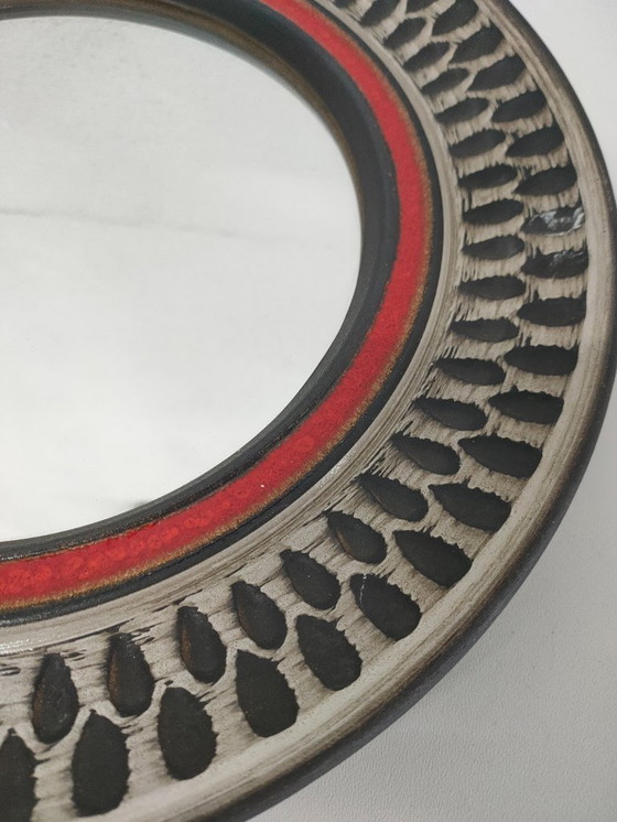 Image 1 of Rare miroir suspendu vintage en céramique des années 1970 (style sgraffito)