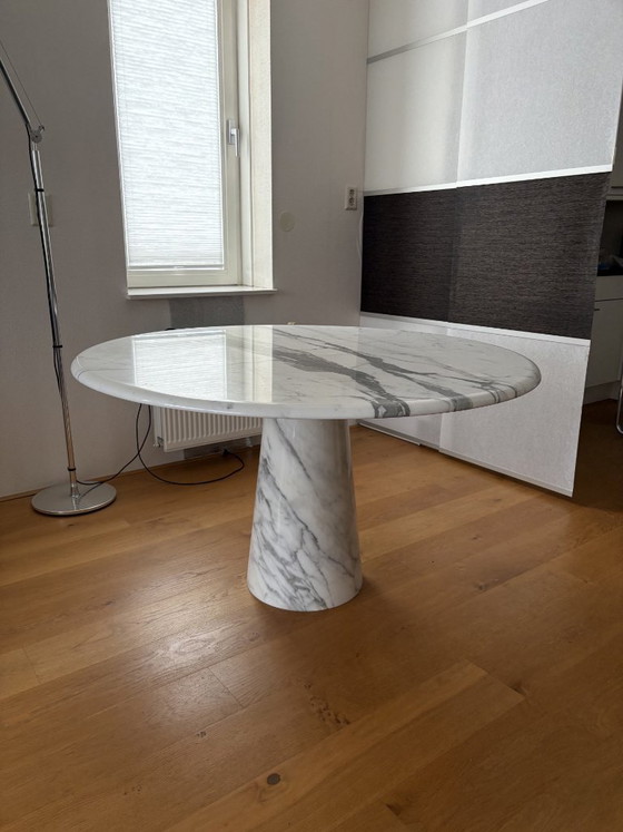 White Marble Dining Table (photo 3 of 9)