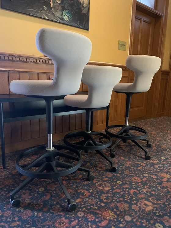 Image 1 of 4x Vitra Pivot Barhocker, hellgrau