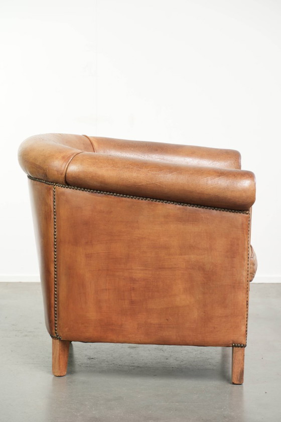 Fauteuil club robuste en cuir de mouton couleur cognac clair, avec clous décoratifs – Wood, Klassiek (photo 3 of 12)