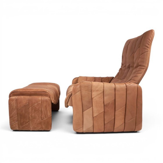 Image 1 of De Sede Ds 50 fauteuil met voetenbank, bekleed met buffelleer en patchwork, 1970