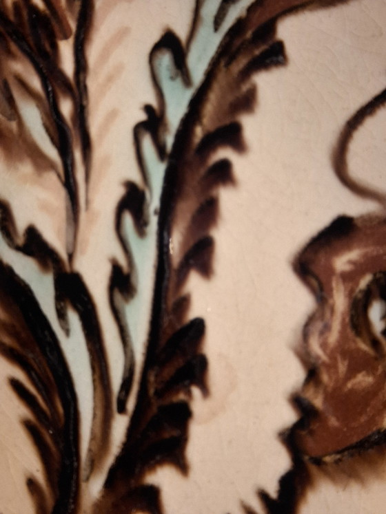 Grande piatto da parete vintage di arte popolare da 37 cm – Firmato "Judit" Karcag (Ungheria) con decorazione (photo 3 of 8)