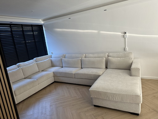 A steep full comfortable bench