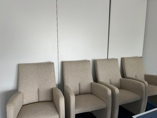 Comfortable sitting meeting/dining room chair Leolux