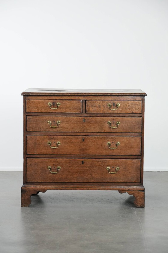 Image 1 of Commode anglaise ancienne en chêne du XVIIIe siècle