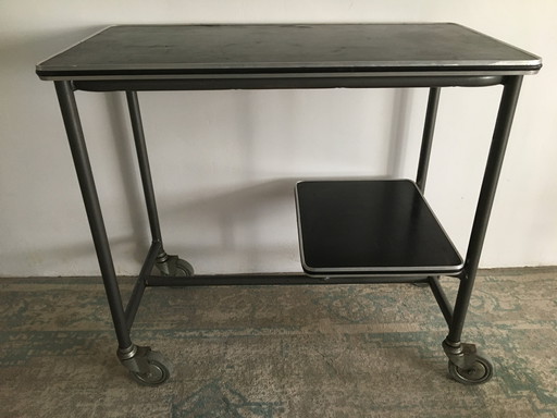 Gispen Klein Bureau / Sidetable Op Zwenkwielen