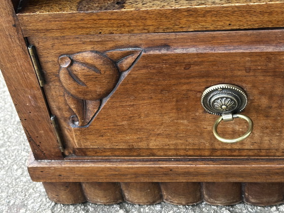 Image 1 of Art-Deco gesneden houten en marmeren nachtkastje