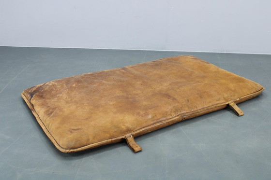 Image 1 of Tappetino da palestra vintage in pelle, anni '30, Cecoslovacchia