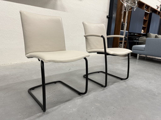 2 Leolux Freyr Dining Chair Senso Pampas