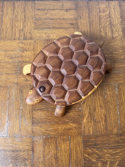 Olivenholzbox in Form einer Schildkröte